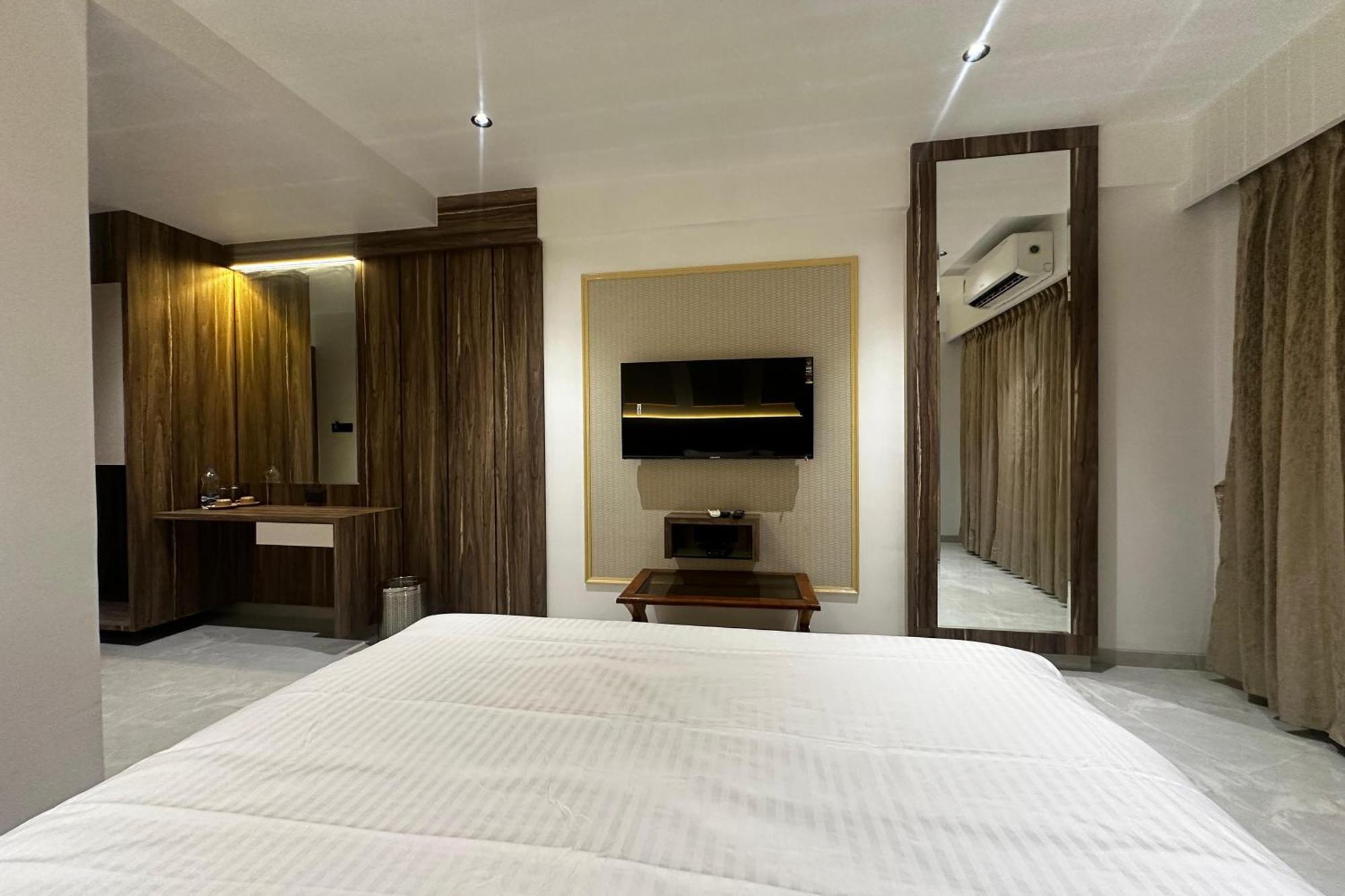 Hotel Kushala Grand, Dombivali Mangrul Zewnętrze zdjęcie